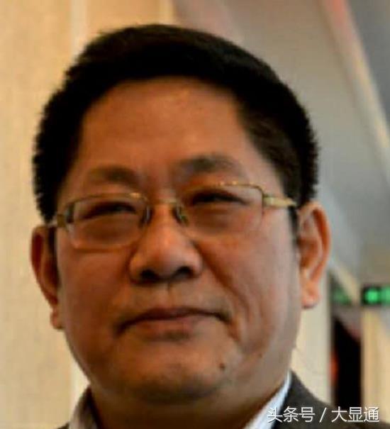 嘴巴两边有八字纹面相