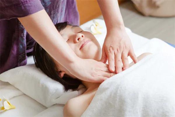 八字乳该怎么纠正 八字乳该怎么纠正