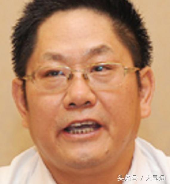 嘴巴两边有八字纹面相