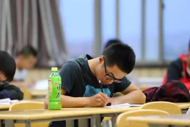 可以考上大学的八字 可以考上大学的八字