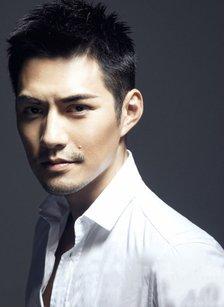 倒八字眉的男人 倒八字眉的男人