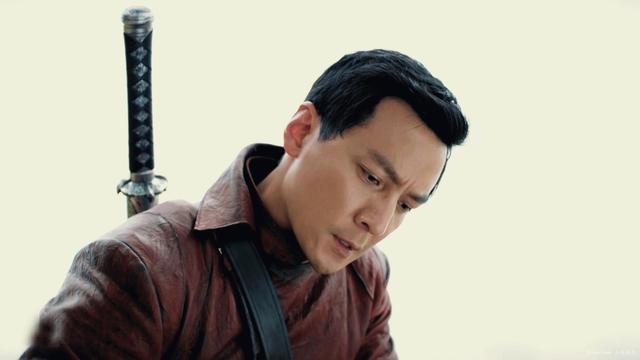 倒八字眉的男人 倒八字眉的男人