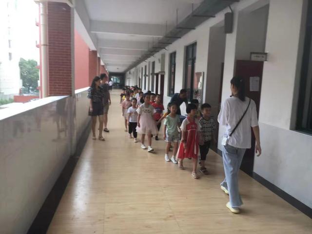 岳阳八字门小学单璇