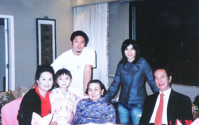 何超琼的八字非常好 何超琼的八字非常好