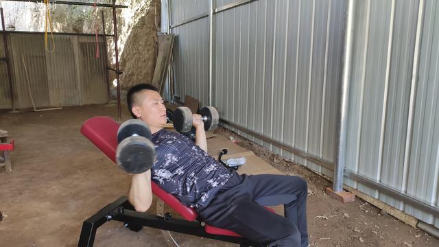 胸肌八字 胸肌八字