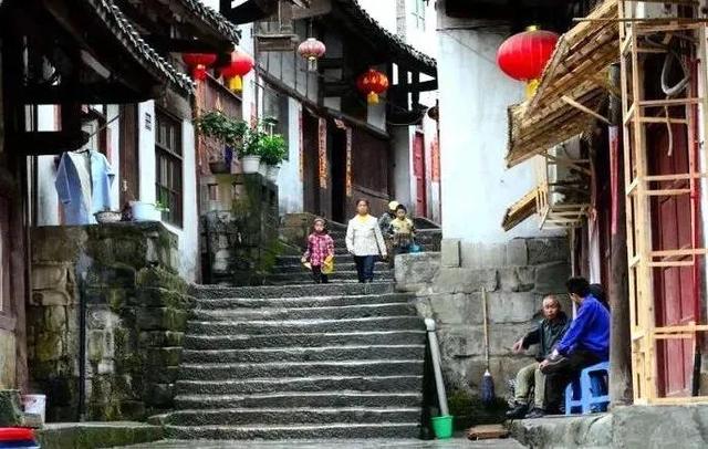 宝宝后脑勺八字形凹痕 宝宝后脑勺八字形凹痕