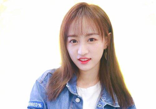 女学生马尾配八字刘海