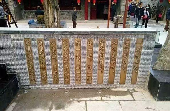 一个口子一个八字读什么 一个口子一个八字读什么