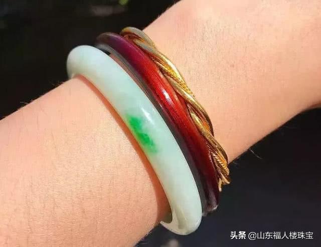 八字喜水带什么首饰 八字喜水带什么首饰