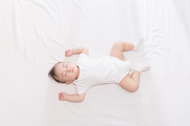 小孩腿外八字