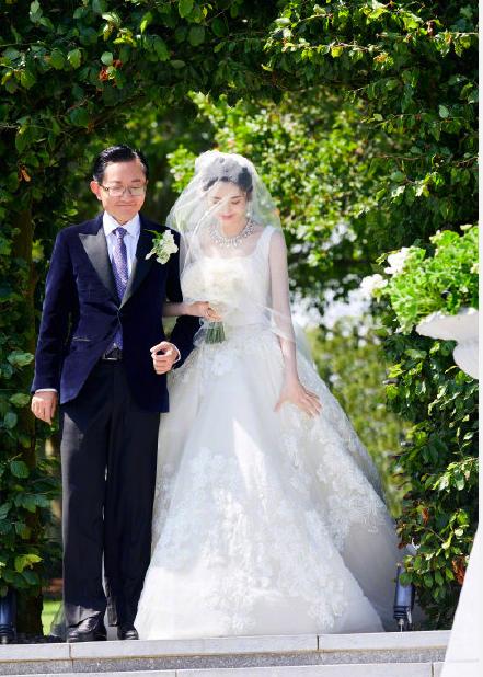 张若昀唐艺昕结婚八字