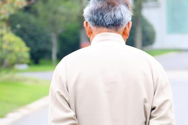 胸骨八字处右侧按压痛 胸骨八字处右侧按压痛