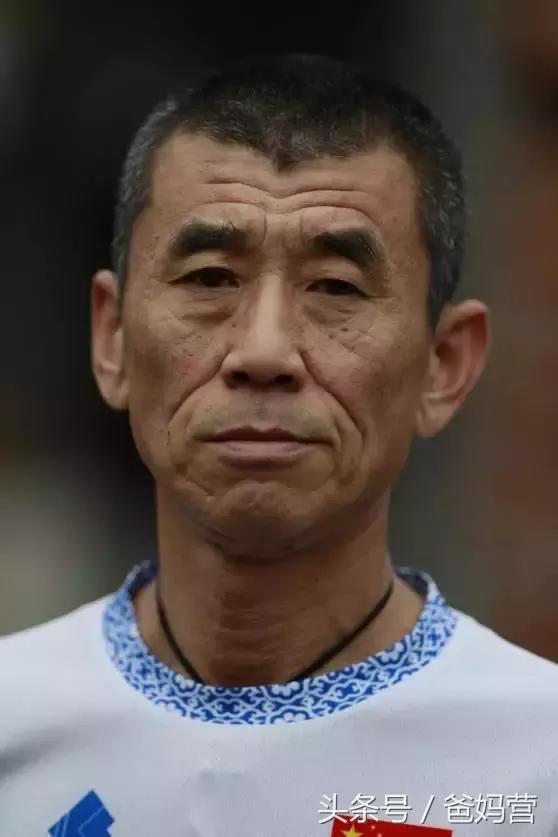 轮滑八字刹车