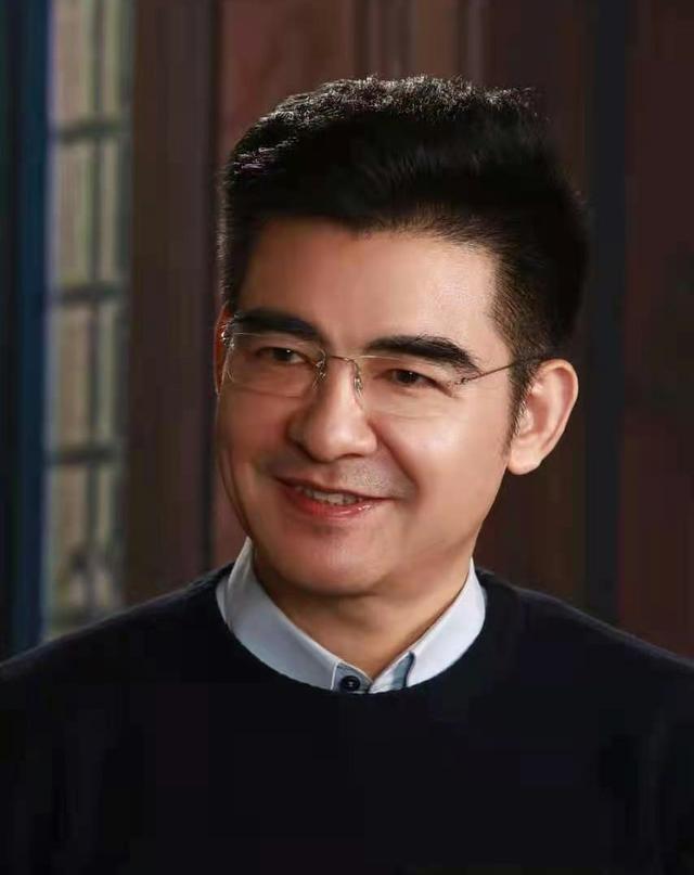 解密中国首善陈光标的八字