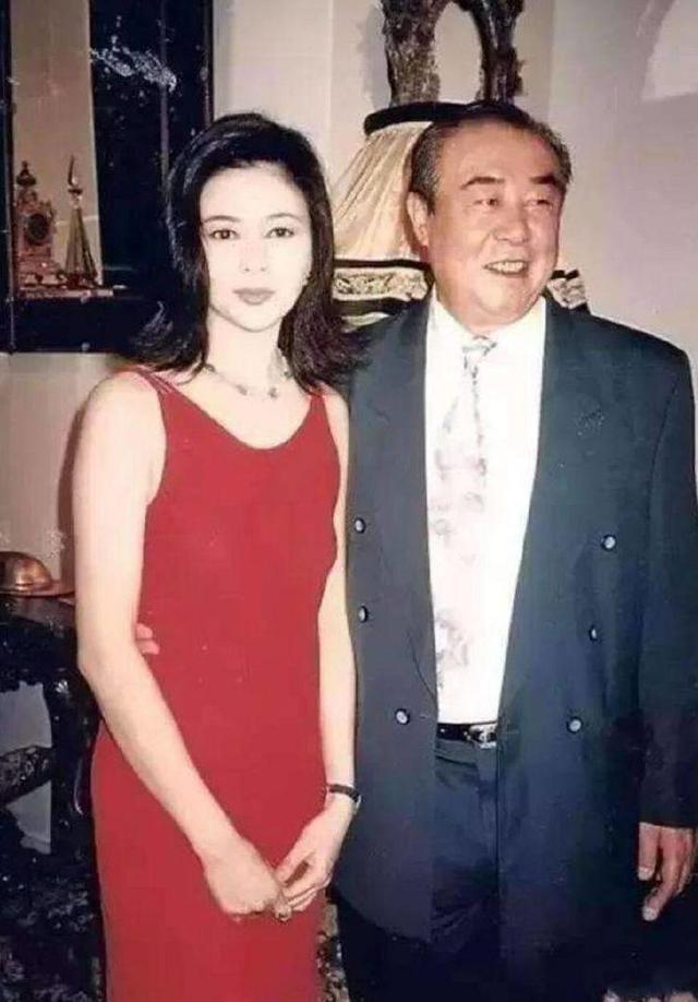 李居明批李嘉诚八字 李居明批李嘉诚八字