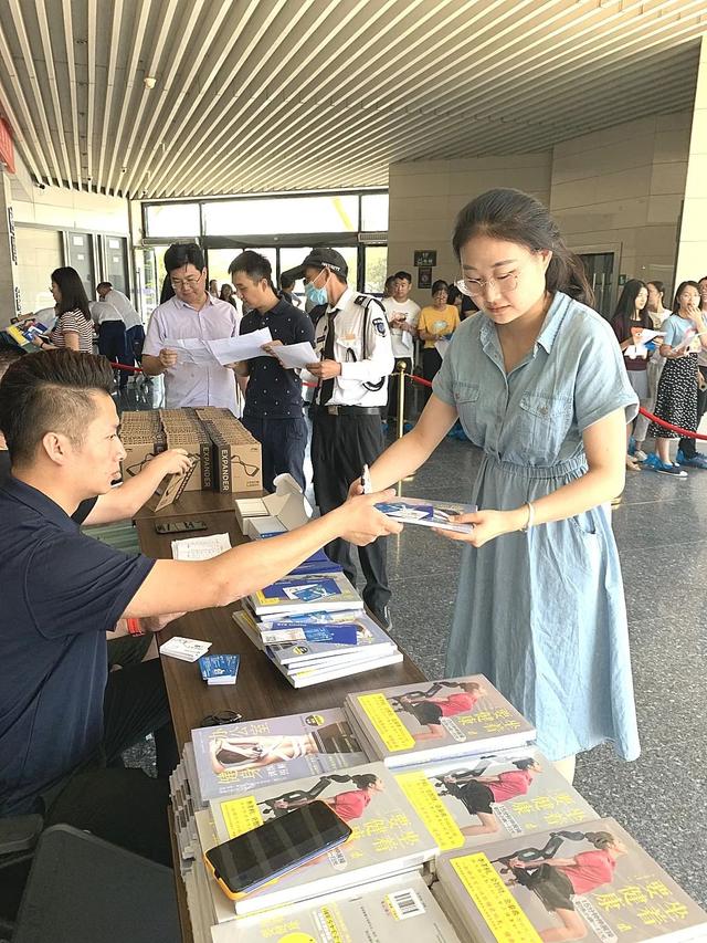 八字拉力器使用视频 八字拉力器使用视频