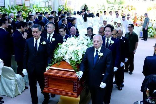 何鸿燊出生八字