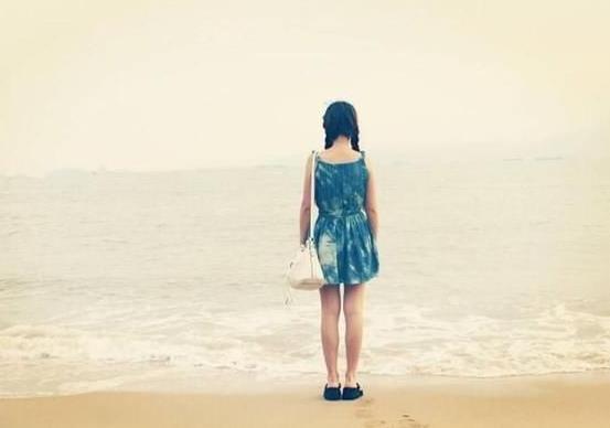 感情不专一的女人八字