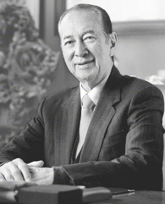 何鸿燊出生八字