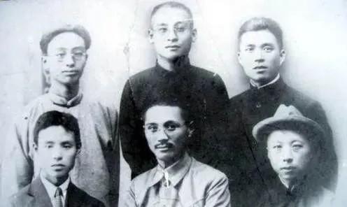 八字臂力器如何使用 八字臂力器如何使用