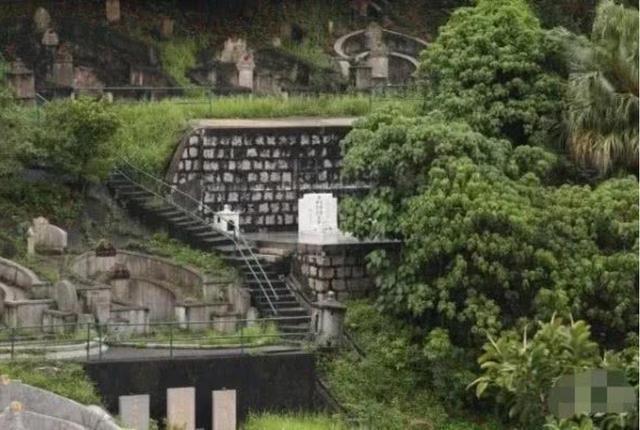 何鸿燊出生八字