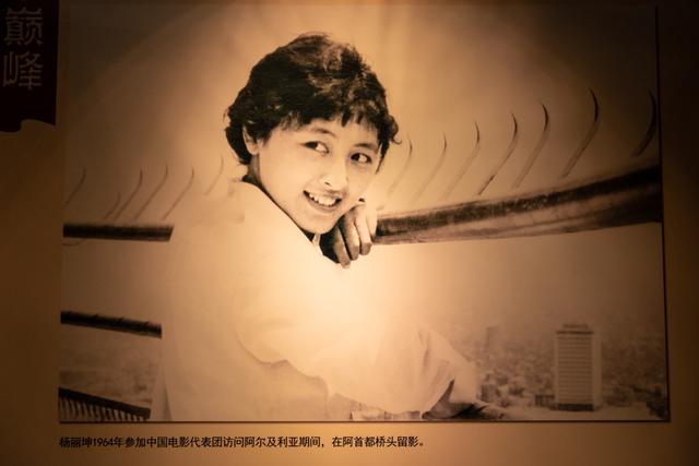 嘴角八字黑线怎么回事
