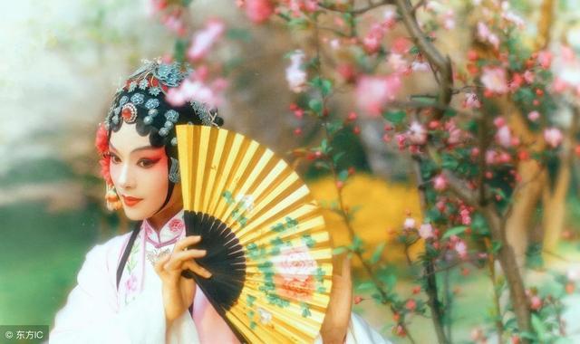 八字唯美句子赞美女生 八字唯美句子赞美女生