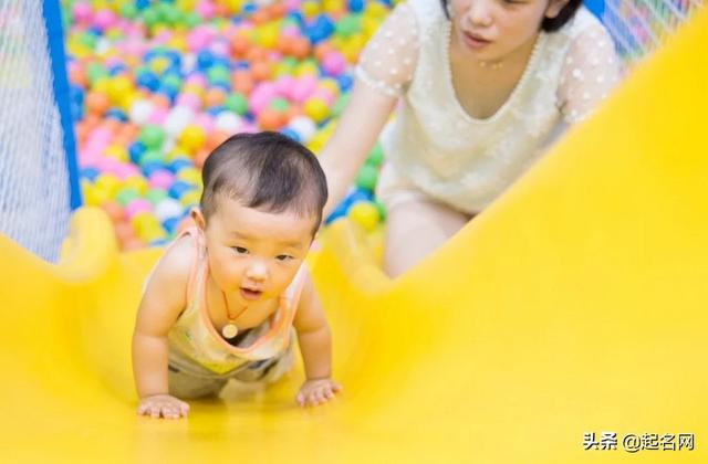八字水多缺金男孩取名 八字水多缺金男孩取名