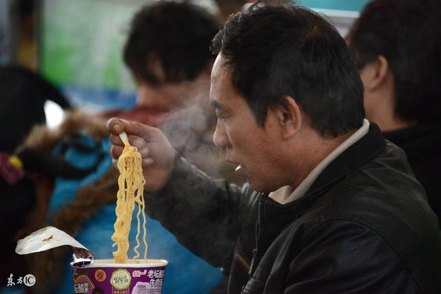 事业财运都不成功的八字