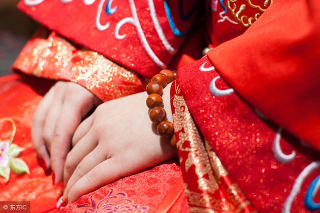 男女结婚生呈八字 男女结婚生呈八字