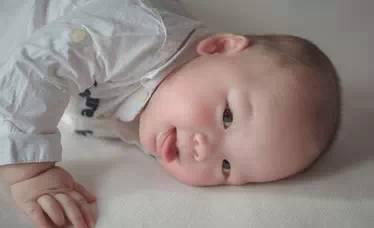 婴儿长牙八字