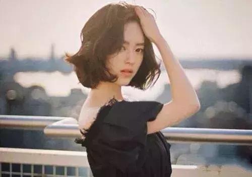 76年属龙女在2022年的运势