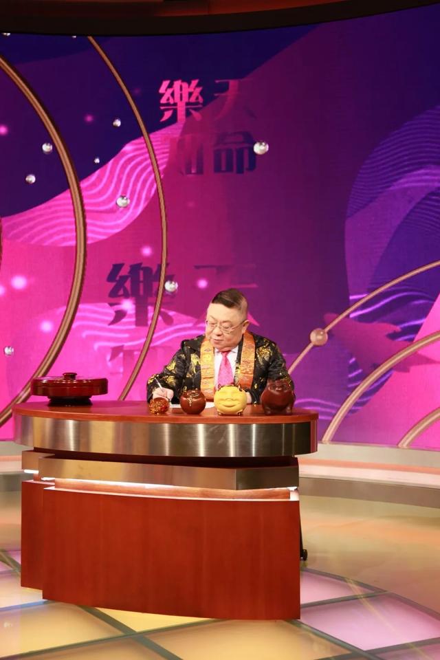 李居明讲解属牛人2022年运势 李居明讲解属牛人2022年运势