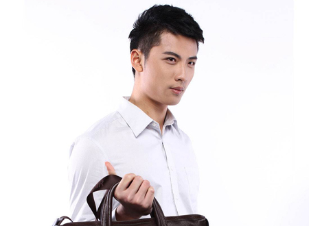 耳朵薄的男人面相