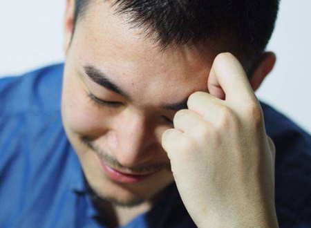 男生额头前面有个旋