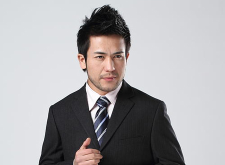 川字纹面相男人