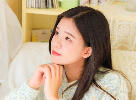 女人左眼尾下面有颗痣